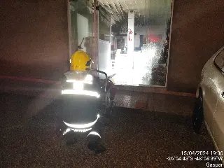 Fritadeira causa princípio de incêndio em cozinha industrial - 2
