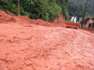 Trégua das chuvas coloca equipes de limpeza nas ruas - 15