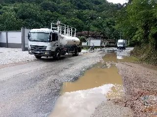 Trégua das chuvas coloca equipes de limpeza nas ruas - 2