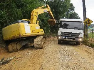 Trégua das chuvas coloca equipes de limpeza nas ruas - 33