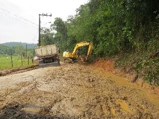 Trégua das chuvas coloca equipes de limpeza nas ruas - 34