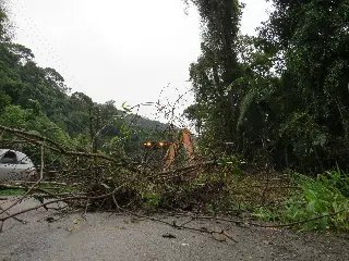 Trégua das chuvas coloca equipes de limpeza nas ruas - 8