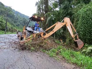 Trégua das chuvas coloca equipes de limpeza nas ruas - 11