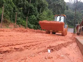 Trégua das chuvas coloca equipes de limpeza nas ruas - 18