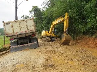 Trégua das chuvas coloca equipes de limpeza nas ruas - 31