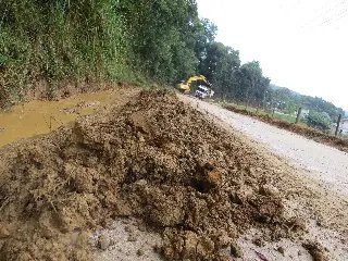 Trégua das chuvas coloca equipes de limpeza nas ruas - 27