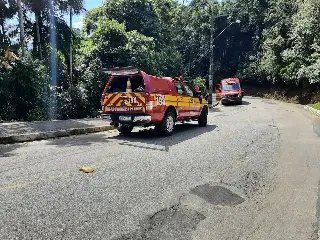 Idoso fica ferido após cair de barranco em Brusque  - 1