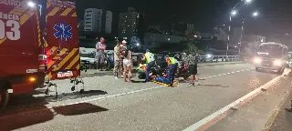 (VÍDEO) Colisão entre carro e moto deixa um ferido no Centro - 3