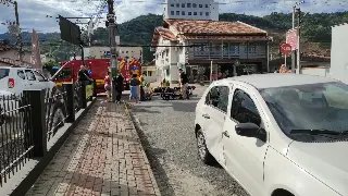 (VÍDEO) Violência do impacto termina em prejuízo e ferido - 11