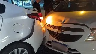 Acidente entre dois carros deixa um ferido em Brusque  - 2