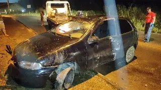 (VIDEO) Capotamento é registrado no bairro Paquetá - 2