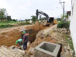 Obra na Ourides Schwartz continua interditando trânsito - 3