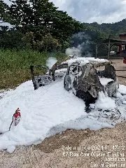 Carro fica totalmente destruído após pegar fogo em Guabiruba - 3