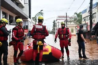 Corpo de Bombeiros de SC já resgatou 300 pessoas ilhadas no RS - 2