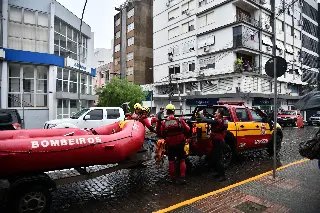 Corpo de Bombeiros de SC já resgatou 300 pessoas ilhadas no RS - 5