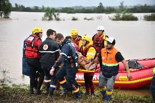 Bombeiros de SC salvam 600 vidas entre animais e pessoas no RS - 2