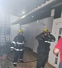 Incêndio atinge casa de dois pavimentos no Nova Brasília - 1