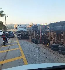 (VÍDEO) Informações atualizadas sobre o tombamento de caminhão - 3