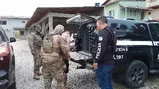 (URGENTE) Policiais civis e federais prendem homem em Guabiruba - 1