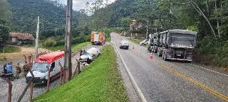 (URGENTE) Mulher morre ao bater carro com caminhão em Botuverá - 9