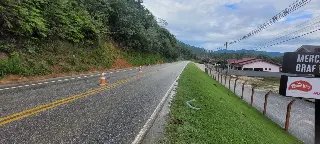 (URGENTE) Mulher morre ao bater carro com caminhão em Botuverá - 4