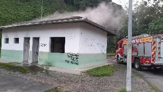 (VÍDEO) Início de incêndio atinge espaço na Praça do Paquetá - 3