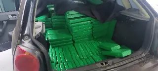 Polícia intercepta carro com mais de 680 kg de maconha - 3