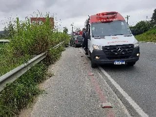 (URGENTE) Vítima precisou ser levada pela UTI do SAMU  - 7