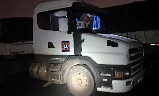 (VÍDEO) Polícia apreende drogas escondidas em carreta com doações para o RS - 2