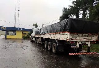 (VÍDEO) Polícia apreende drogas escondidas em carreta com doações para o RS - 3