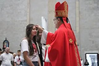 Jovens recebem o sacramento da Crisma na Paróquia São Luís Gonzaga - 2