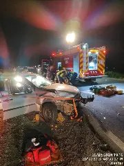 Duas pessoas ficam feridas em batida entre dois carros - 3