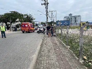 Colisão entre carro e moto deixa um ferido no Santa Terezinha  - 8