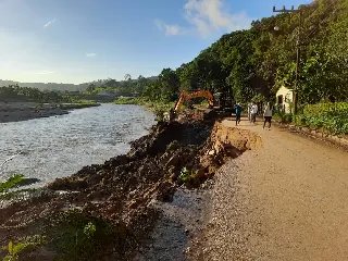 (VIDEO) Desmoronamento na Cristalina vira problema para moradores - 2
