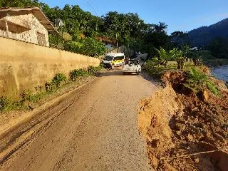 (VIDEO) Desmoronamento na Cristalina vira problema para moradores - 4