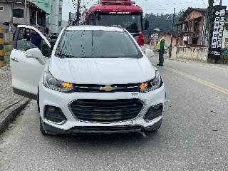 Bombeiros relatam suspeita de fraturas na perna de mulher - 10