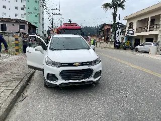 Bombeiros relatam suspeita de fraturas na perna de mulher - 8