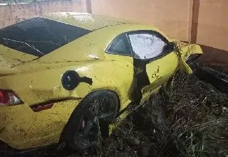 (VÍDEO) Camaro sai da pista e acerta muro na Ivo Silveira - 1