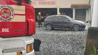 Bombeiros são acionados para princípio de incêndio em Brusque - 4