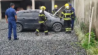 Bombeiros são acionados para princípio de incêndio em Brusque - 7