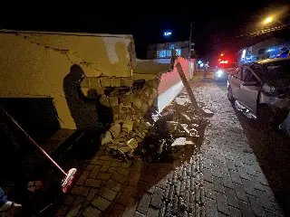 Lata de cerveja é encontrada dentro de carro que colidiu contra muro - 8