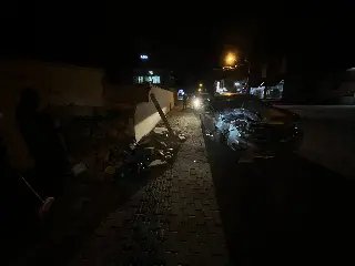 Lata de cerveja é encontrada dentro de carro que colidiu contra muro - 1