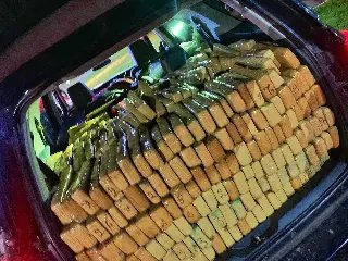 (VÍDEO) Tonelada de maconha é encontrada em veículo roubado - 1