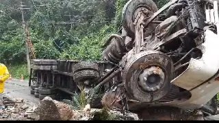 (VÍDEO) Motorista ficou na cabine por risco de choque elétrico - 5