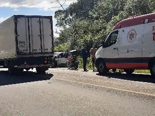 Colisão traseira na rodovia Ivo Silveira deixa um ferido  - 2