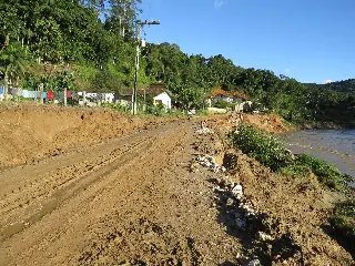 Rua do Cristalina afetada pela força das águas do rio já está liberada - 3
