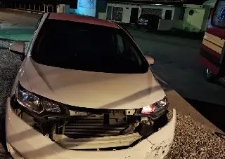 (VÍDEO) Carro com idosos e criança capota - 1