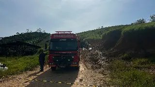 Motorista morre após caminhão tombar em Canelinha  - 1