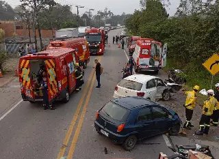 (VÍDEO) Mortos no acidente estavam na moto, diz bombeiro - 1