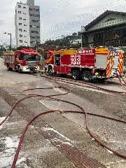 Morador foi acordado por vizinho quando fogo consumia casa - 1